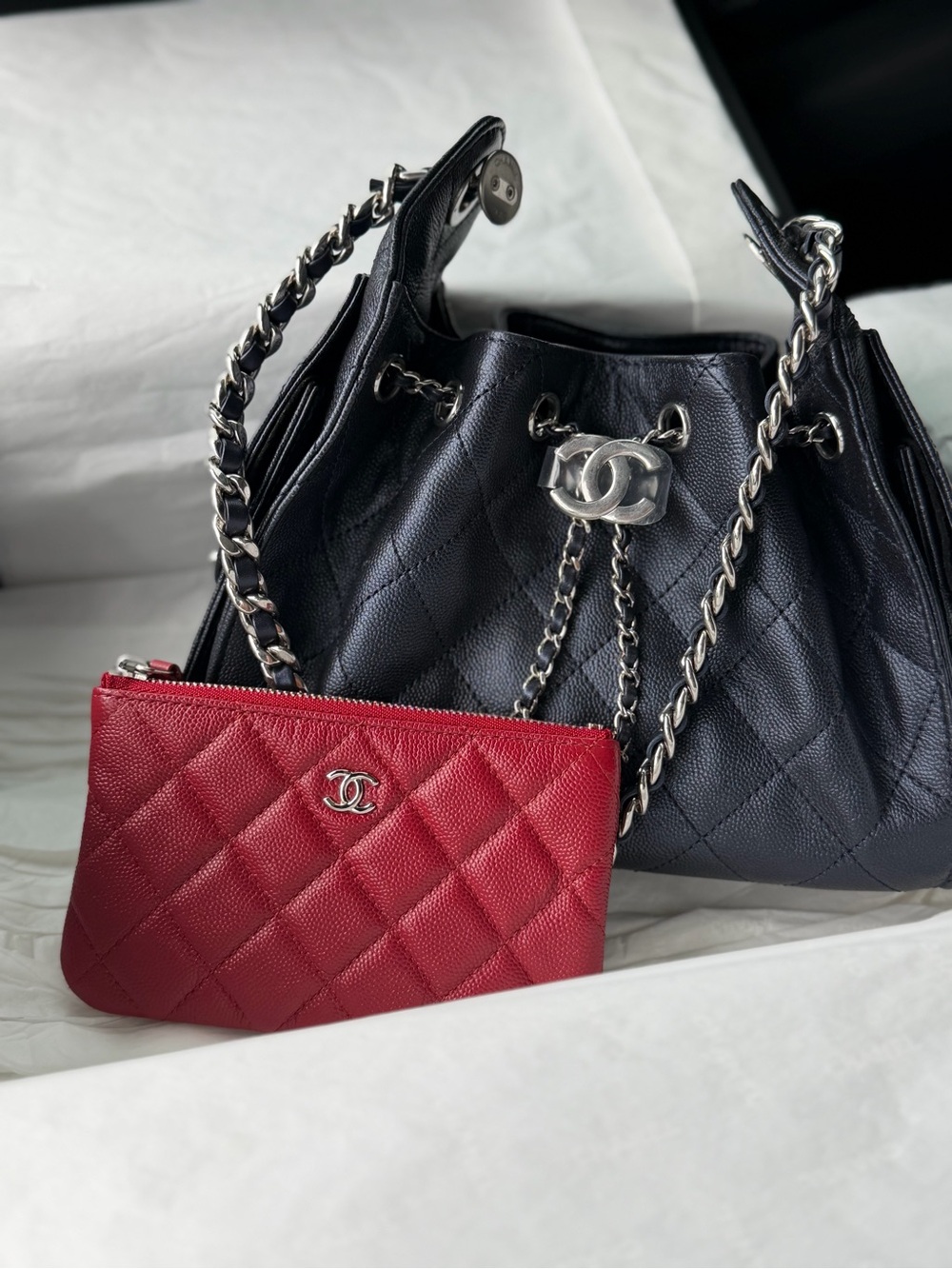 CHANEL Red Quilted Caviar Leather with Silver CC 2017 - Picture 2 of 5
